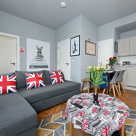 1 Bedroom Flat In Wood Green Piccadilly Line 런던 외부 사진