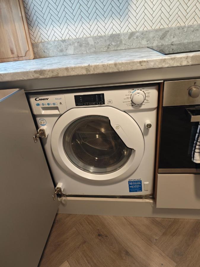 1 Bedroom Flat In Wood Green Piccadilly Line 런던 외부 사진