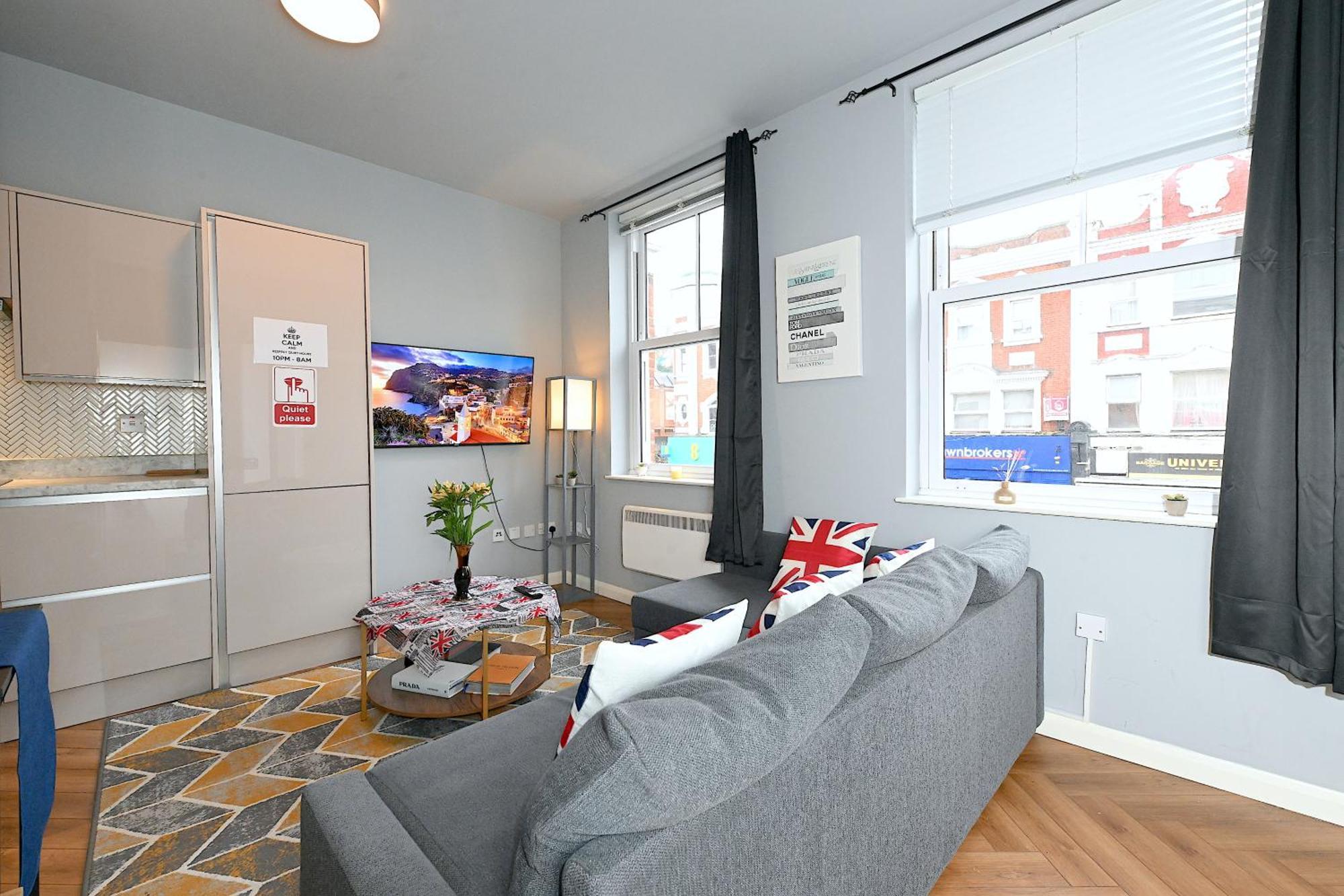 1 Bedroom Flat In Wood Green Piccadilly Line 런던 외부 사진